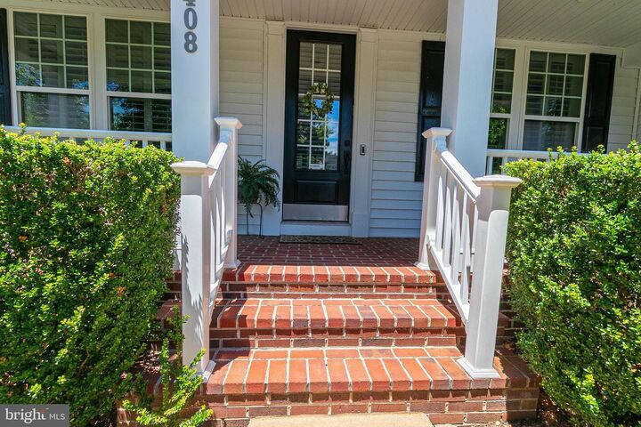 Property Photo: 16408 Chattanooga Lane VA 22191