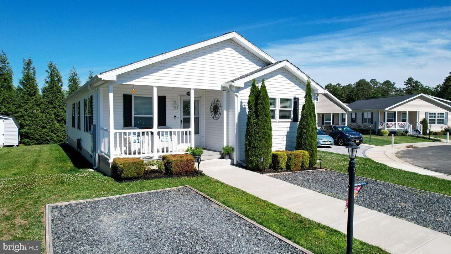 Property Photo:  5 Redwood Court  NJ 08330 