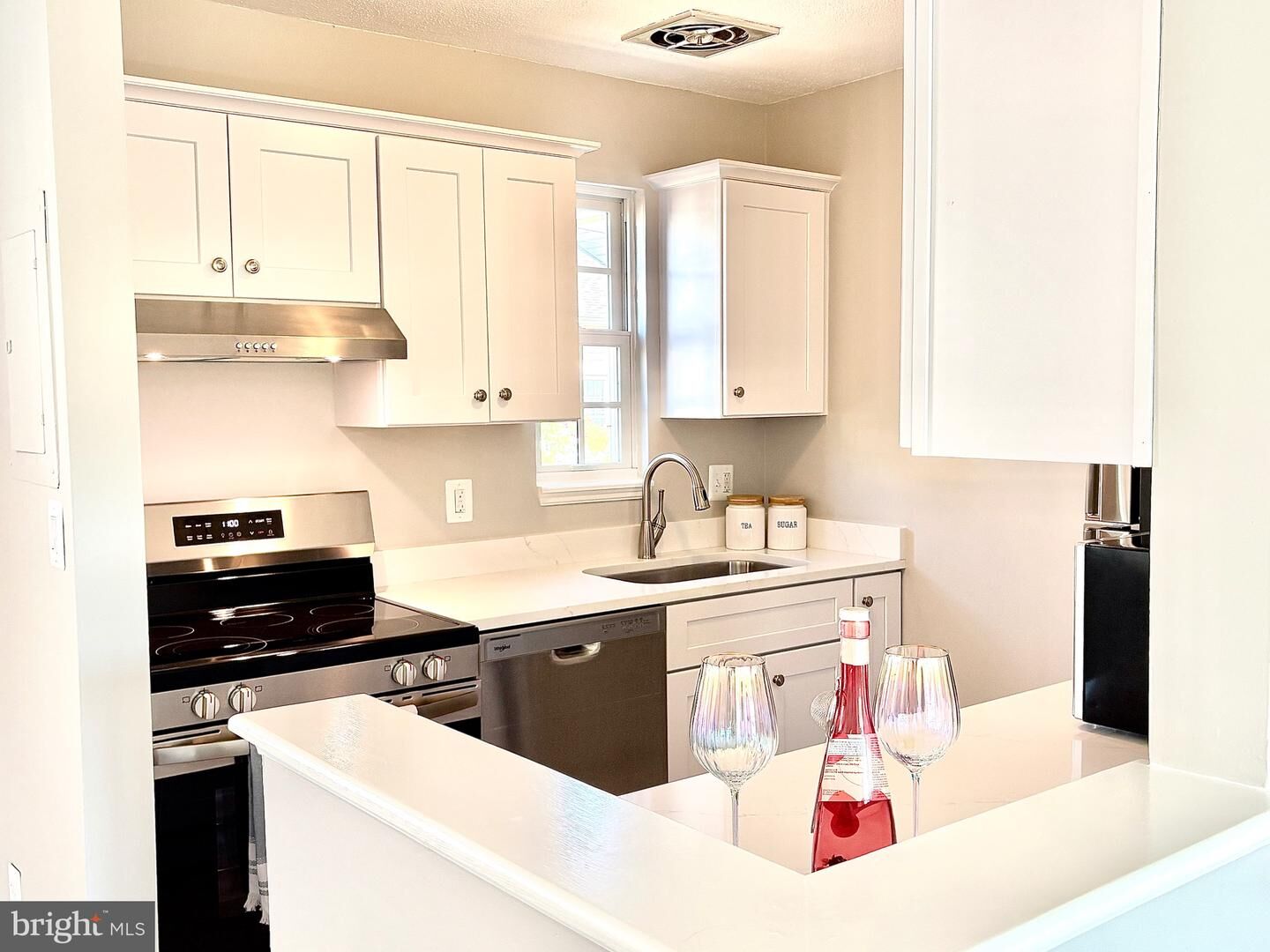 Property Photo:  1708 W Abingdon Drive 301  VA 22314 