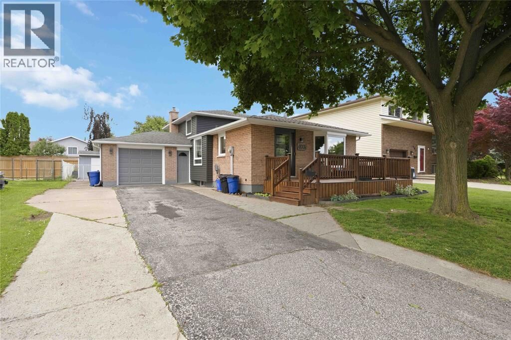 Property Photo: 403 Huxley Avenue ON N7S 4Z1