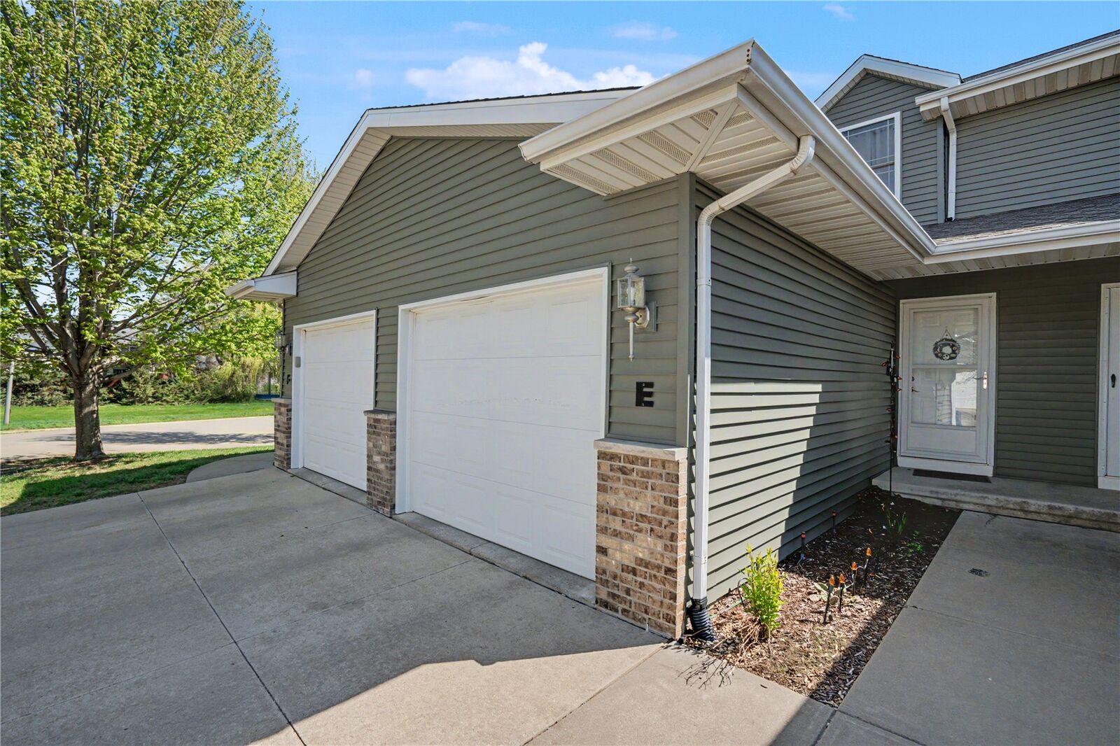 Property Photo: 3840 37th Avenue SW E IA 52404