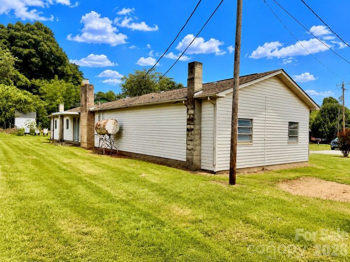 Property Photo:  72 Circle Drive  NC 28752 