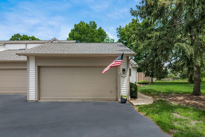 Property Photo:  2711 Woodland Trail Drive  OH 43231 