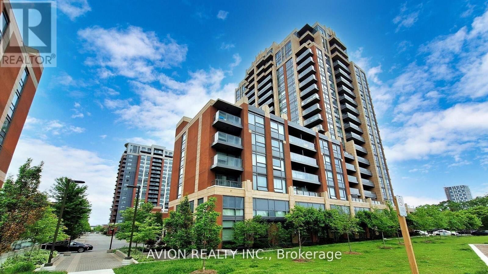 Property Photo: 18 Uptown Drive 301 ON L3R 5M5