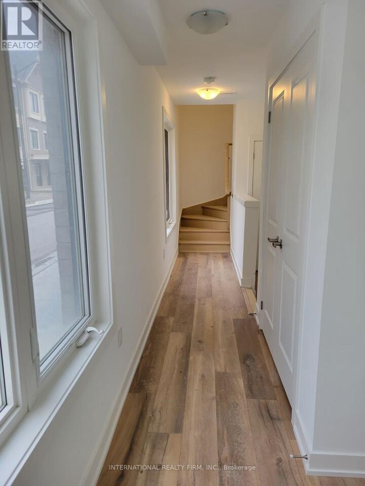 Property Photo:  27 Sunbury Lane  ON L4A 7X5 
