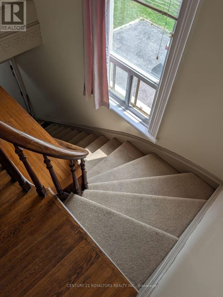 Property Photo:  52 Wellington Street 2  ON N4S 3H6 