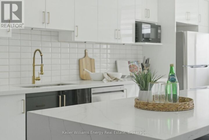 Property Photo: 44 Falby Court 1506 ON L1S 3L1