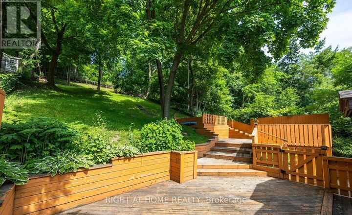 Property Photo:  40 Catalina Drive  ON M1M 1K6 