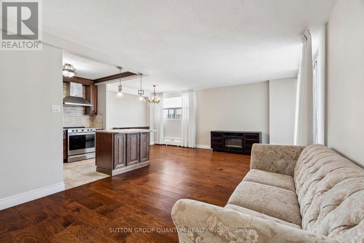 Property Photo: 2345 Confederation Parkway 802 ON L5B 2H3
