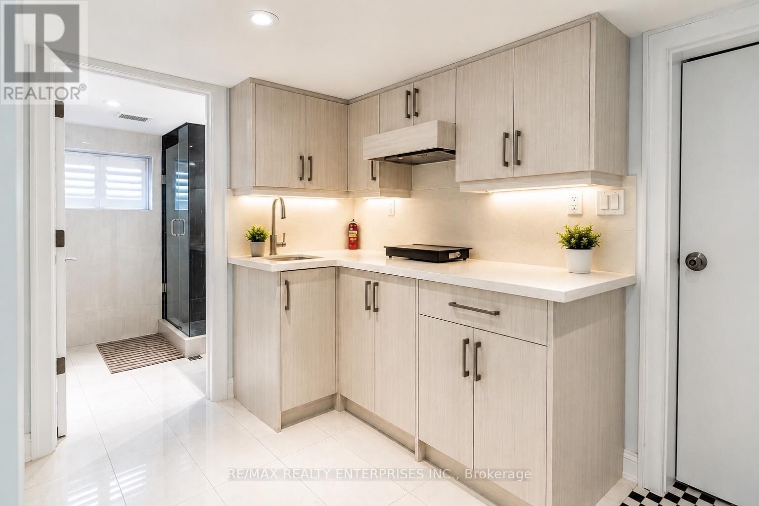 Property Photo: 1078 Sawyer Avenue ON L5E 1K7