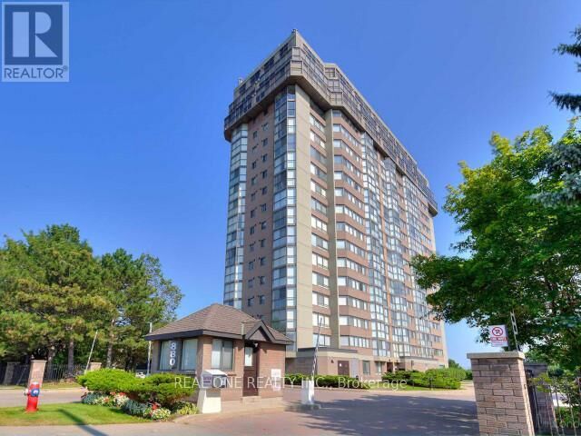 Property Photo: 880 Dundas Street West 1404 ON L5C 4H3