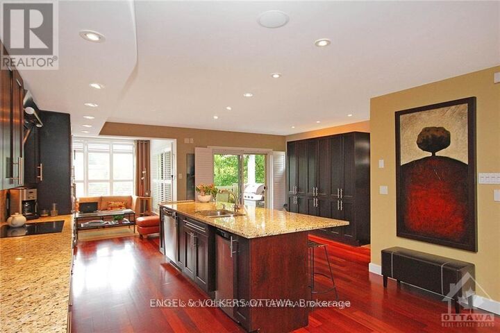 Property Photo:  281 Kirchoffer Avenue  ON K2A 1Y1 