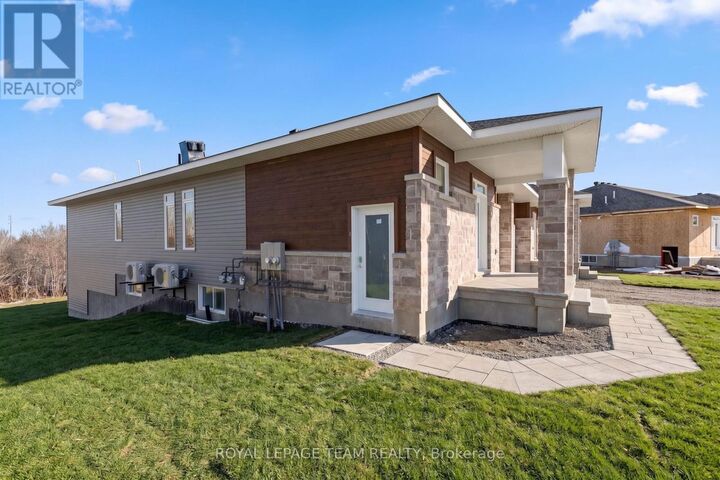 Property Photo:  1128 Moore Street 1  ON K6V 0H2 