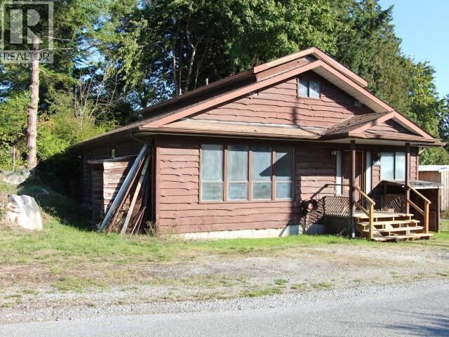 Property Photo: 5334 Coleborn Street BC V0N 3K0