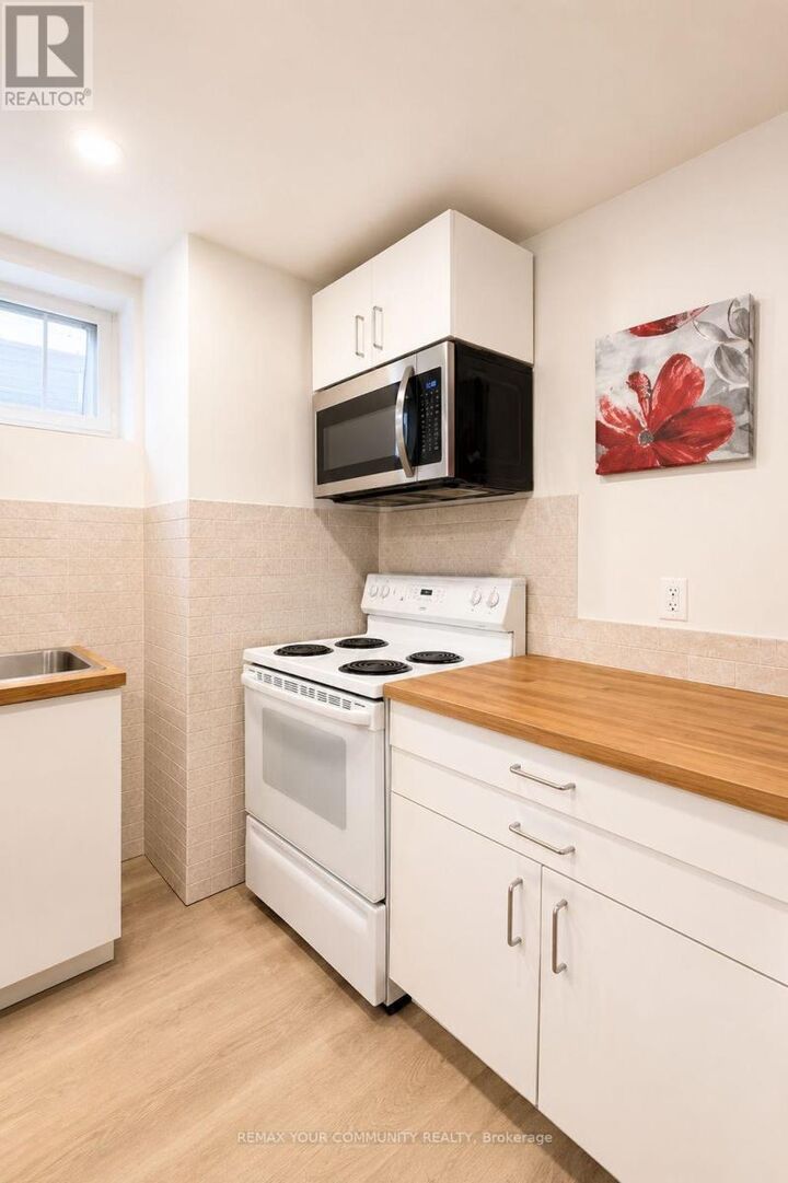 Property Photo:  328 Woodsworth Road Lower  ON M2L 2T6 