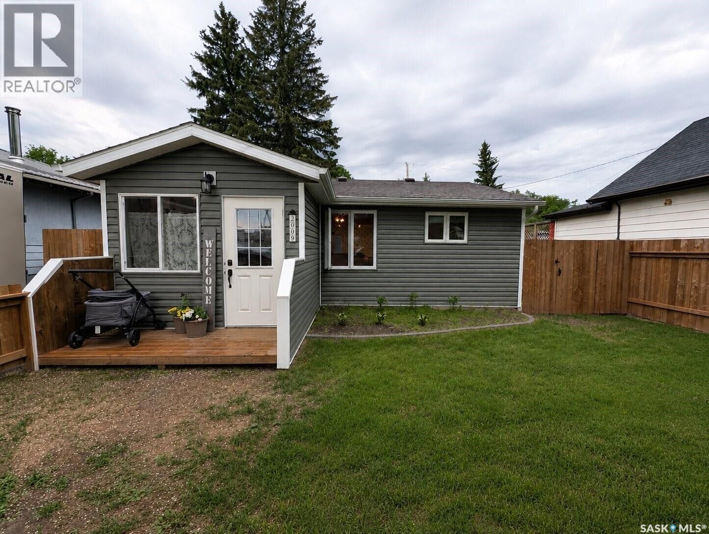 Property Photo:  2009 7th Street  SK S0K 3R0 