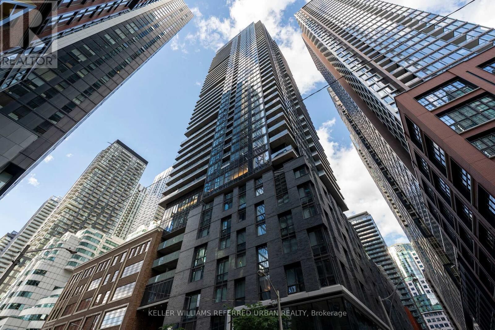 Property Photo:  125 Blue Jays Way 4707  ON M5V 0N5 