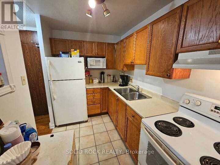 Property Photo:  2000 Jasmine Crescent 304  ON K1J 8K4 