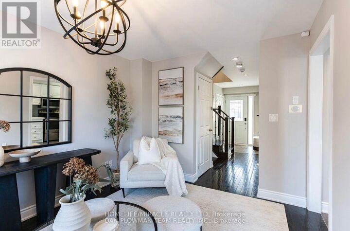 Property Photo: 3 Teddington Crescent ON L1R 1S4