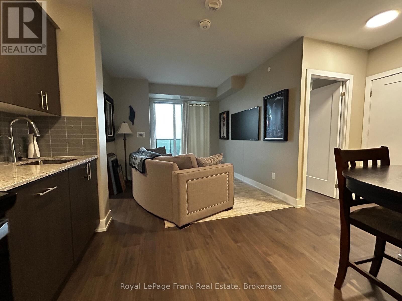Property Photo: 2550 Simcoe Street North 2118 ON L1L 0R5