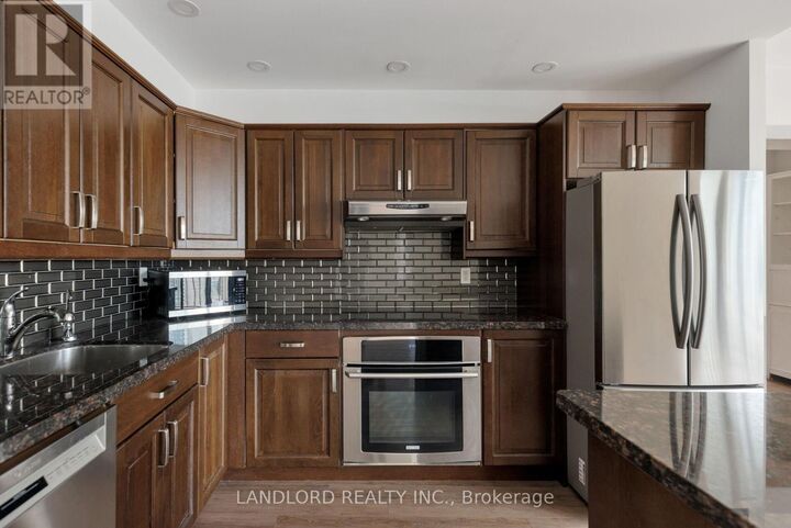 Property Photo:  33 Harbour Square 2208  ON M5J 2G2 