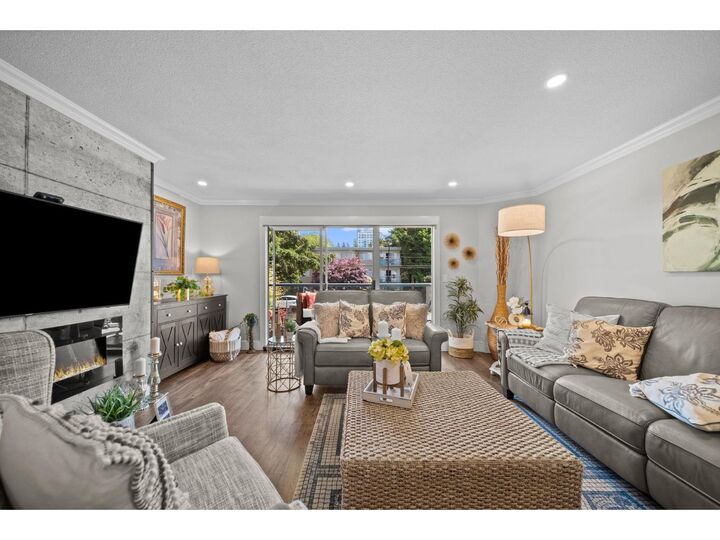 Property Photo:  1441 Blackwood Street 208  BC V4B 3V6 