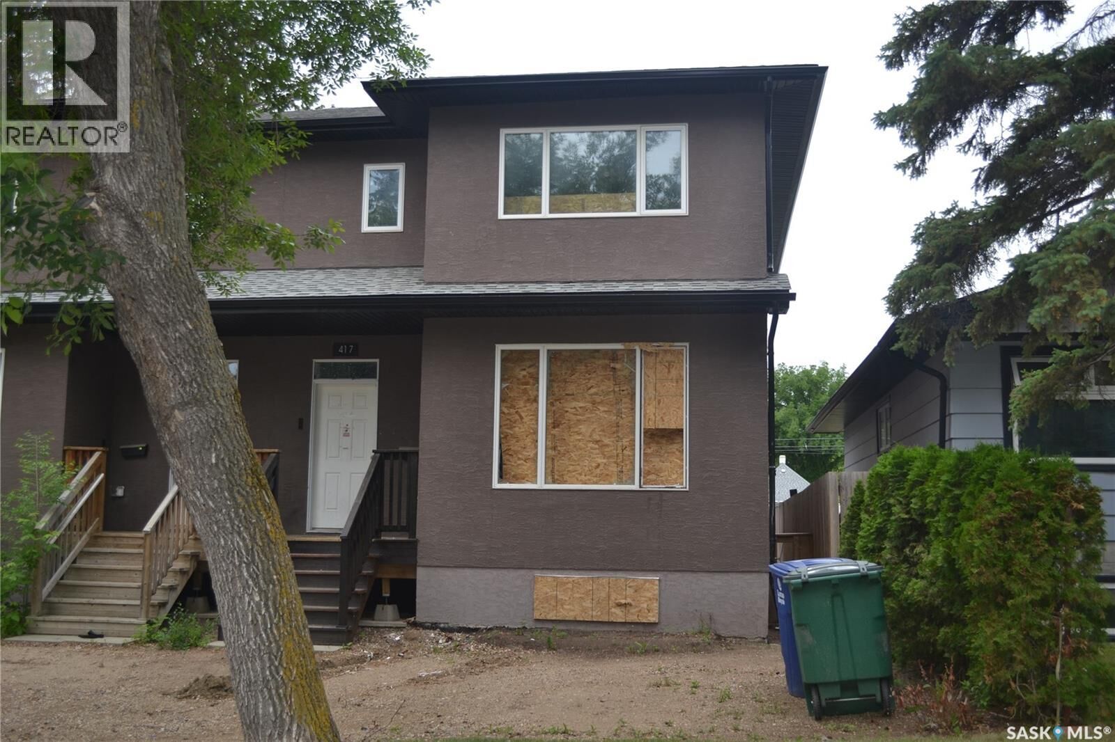 Property Photo:  417 S Avenue S  SK S7M 3A3 