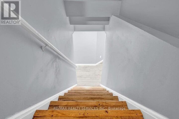 Property Photo:  93 Bologna Road Lower  ON L4H 2M8 