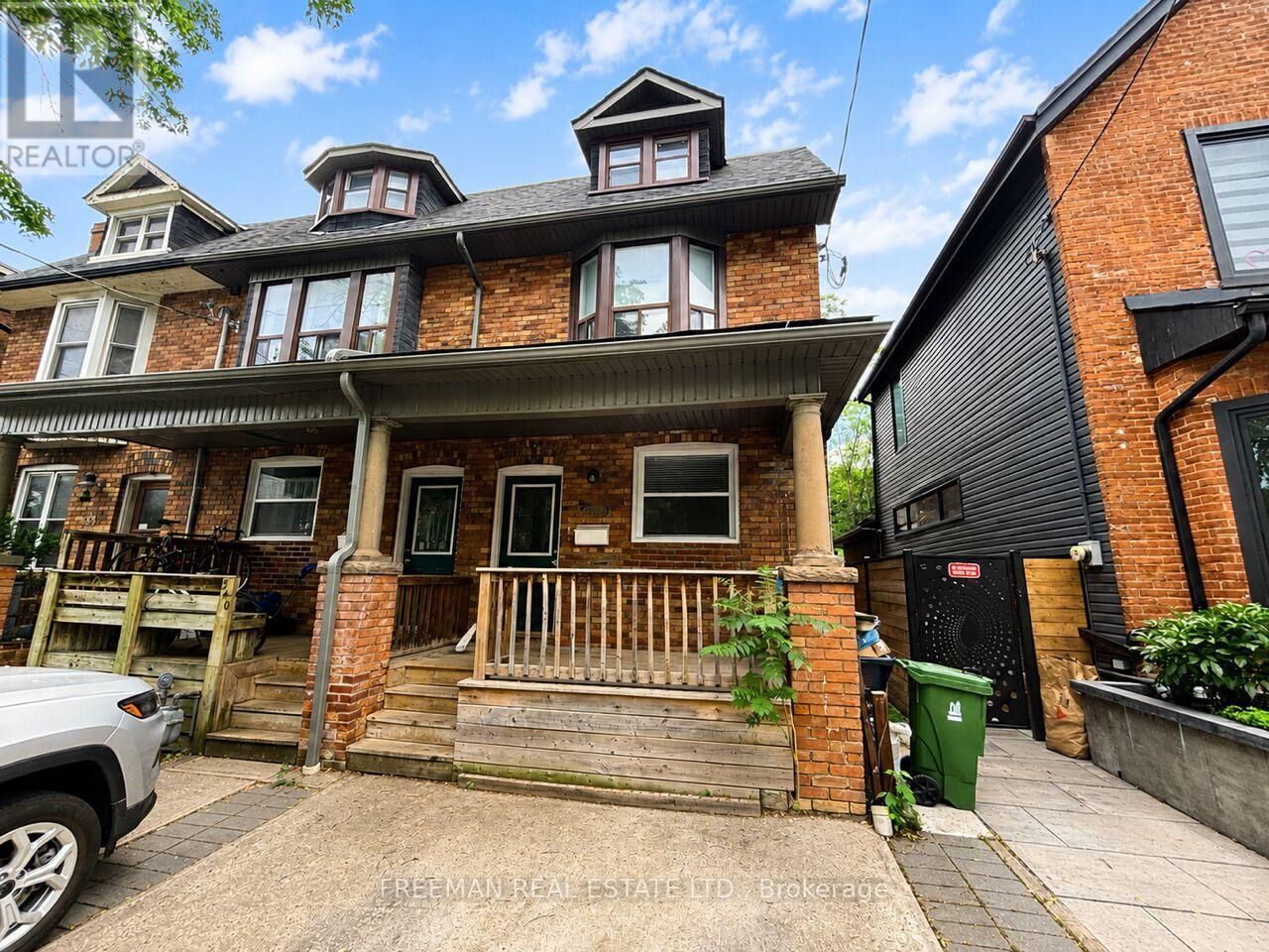 Property Photo:  342 Howland Avenue Upper  ON M5R 3B9 