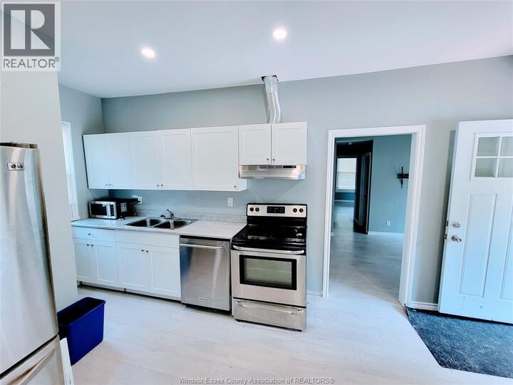 Property Photo:  3092 Sandwich Main  ON N9C 1A4 