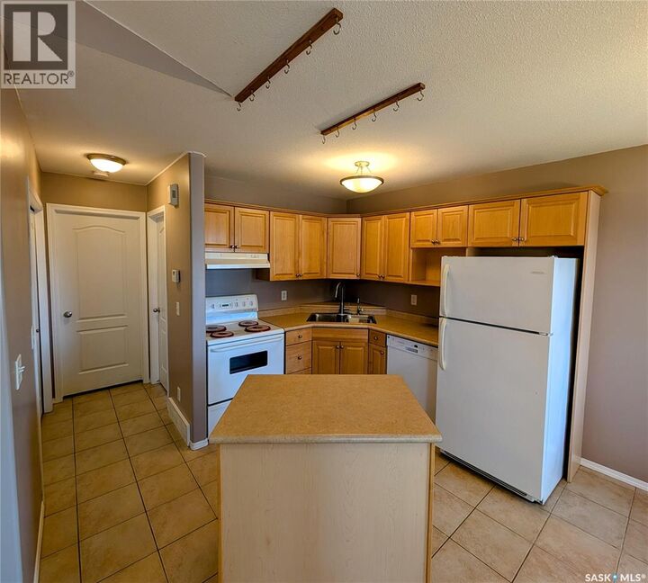 Property Photo:  4068 Buckingham Drive E  SK S4V 3A9 