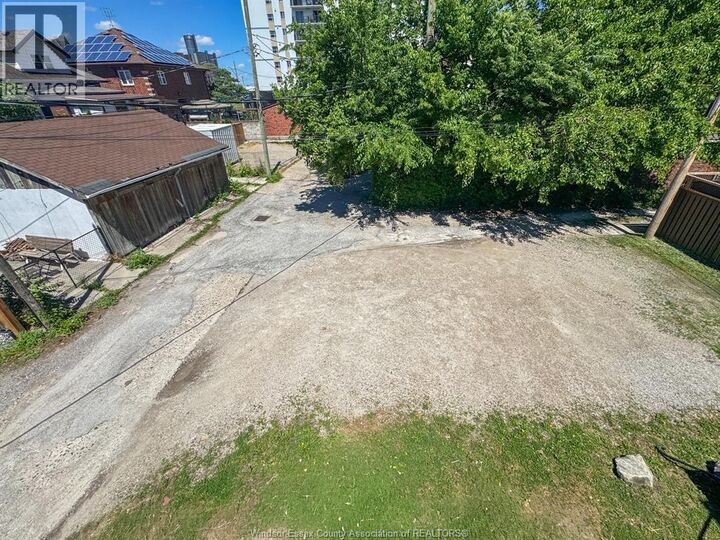 Property Photo:  130 Elm Avenue 126 Upper  ON N9A 5G8 