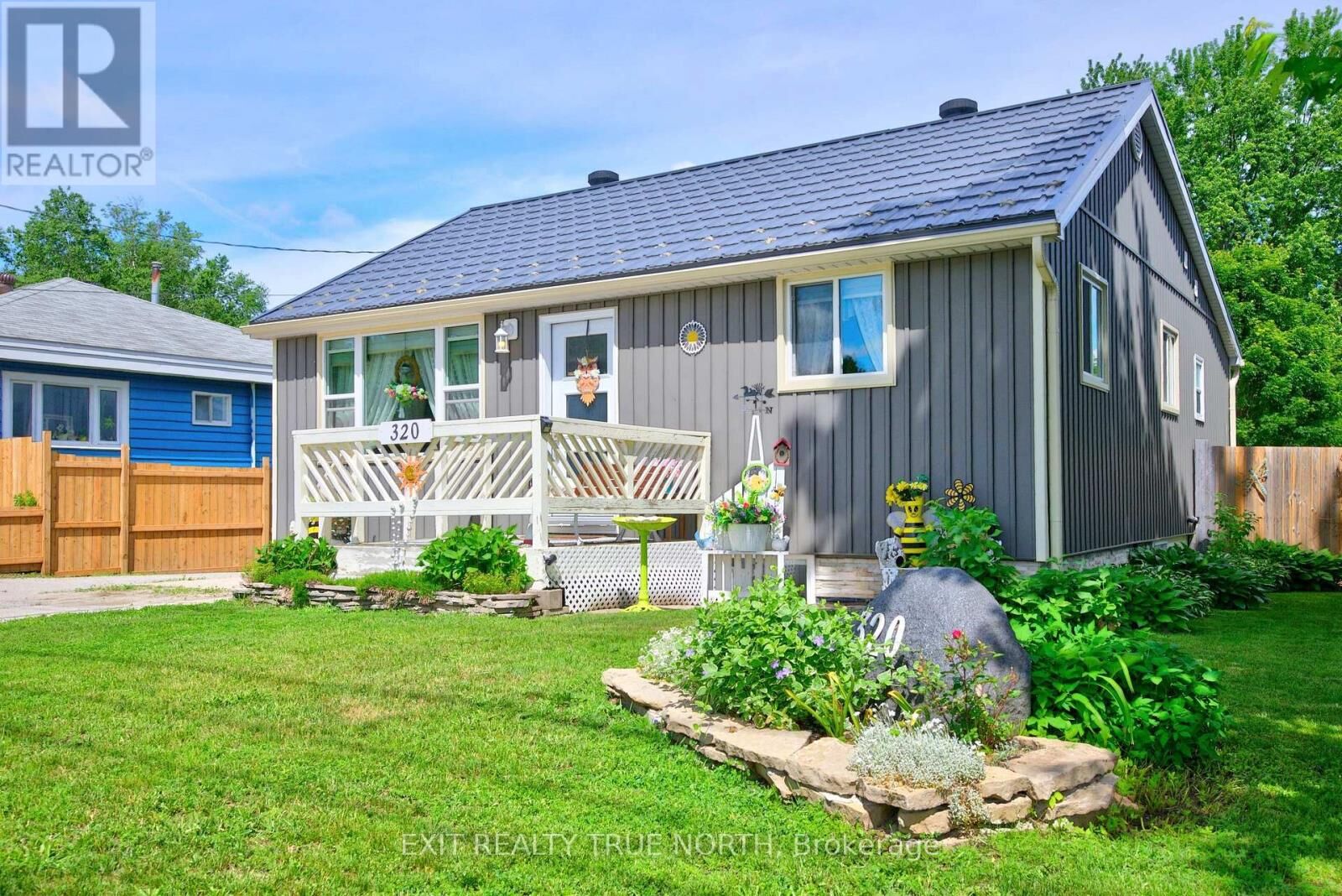 Property Photo:  320 Yonge Street  ON L4R 2B3 