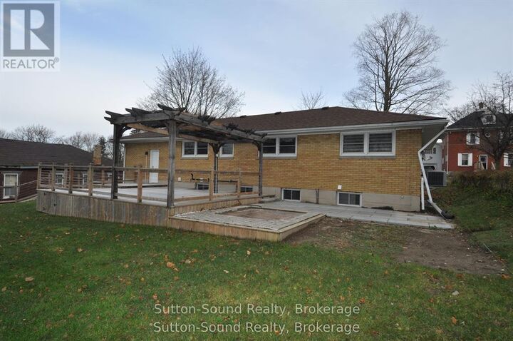 Property Photo:  10 Brownlee Street South  ON N0G 2S0 