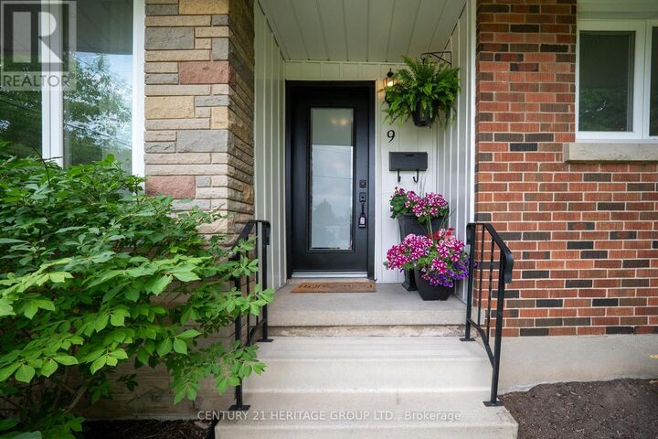 Property Photo:  9 Kingslea Drive  ON L8T 3Z8 