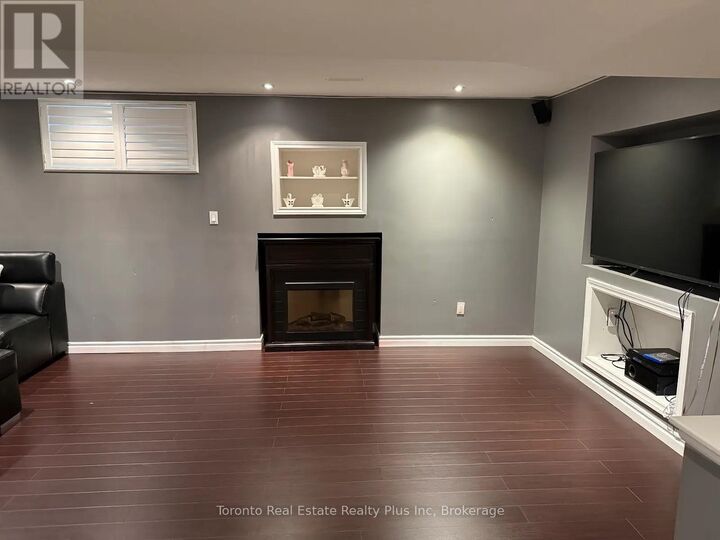 Property Photo:  4 Paddington Road Bsmt  ON L6P 2B3 