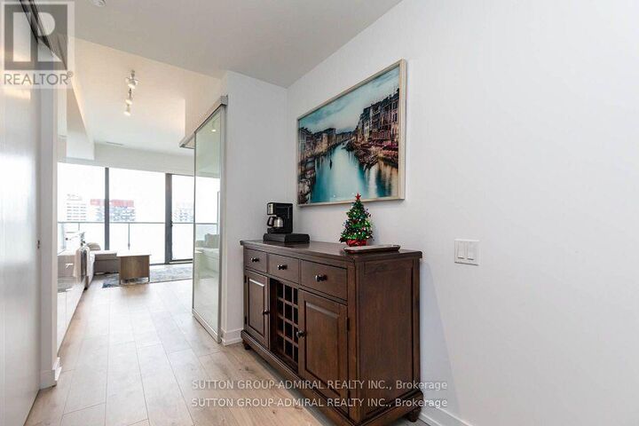 Property Photo:  161 Roehampton Avenue 3501  ON M4P 0C8 