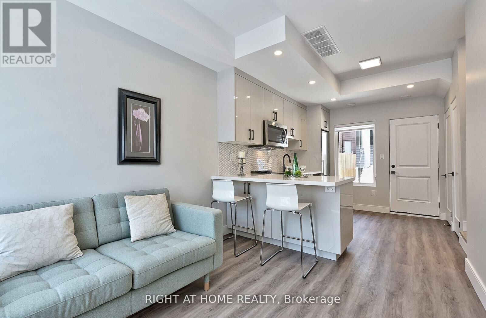 Property Photo:  131 Brock Avenue 4  ON M6K 2L5 