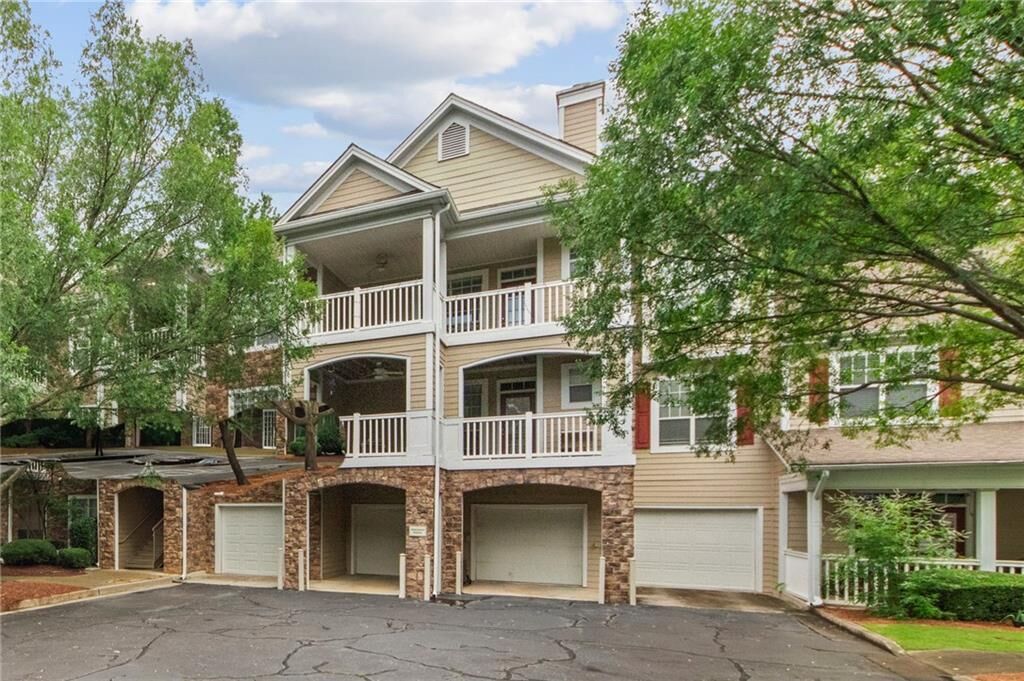 Property Photo: 933 Sandringham Drive 933 GA 30004