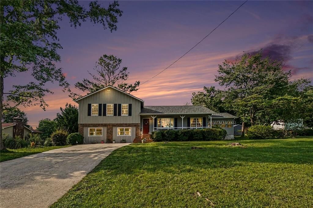 Property Photo: 1117 Malibu Drive GA 30066