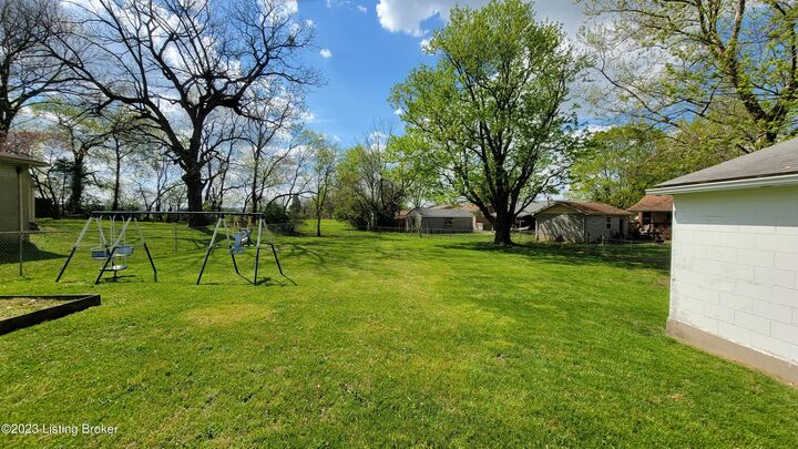 Property Photo:  11616 Maple Way  KY 40229 