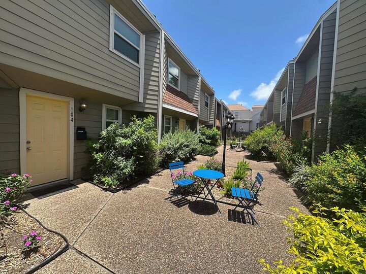 Property Photo:  424 15th Street 104  TX 77550 