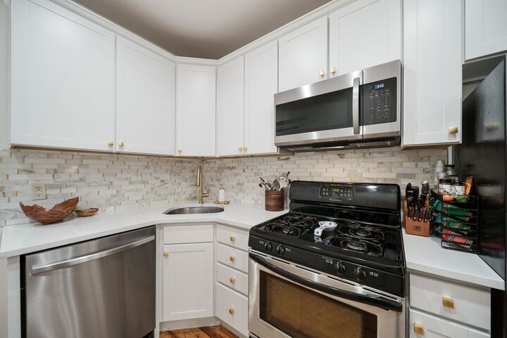 Property Photo:  349 7th St 1R  NJ 07302 