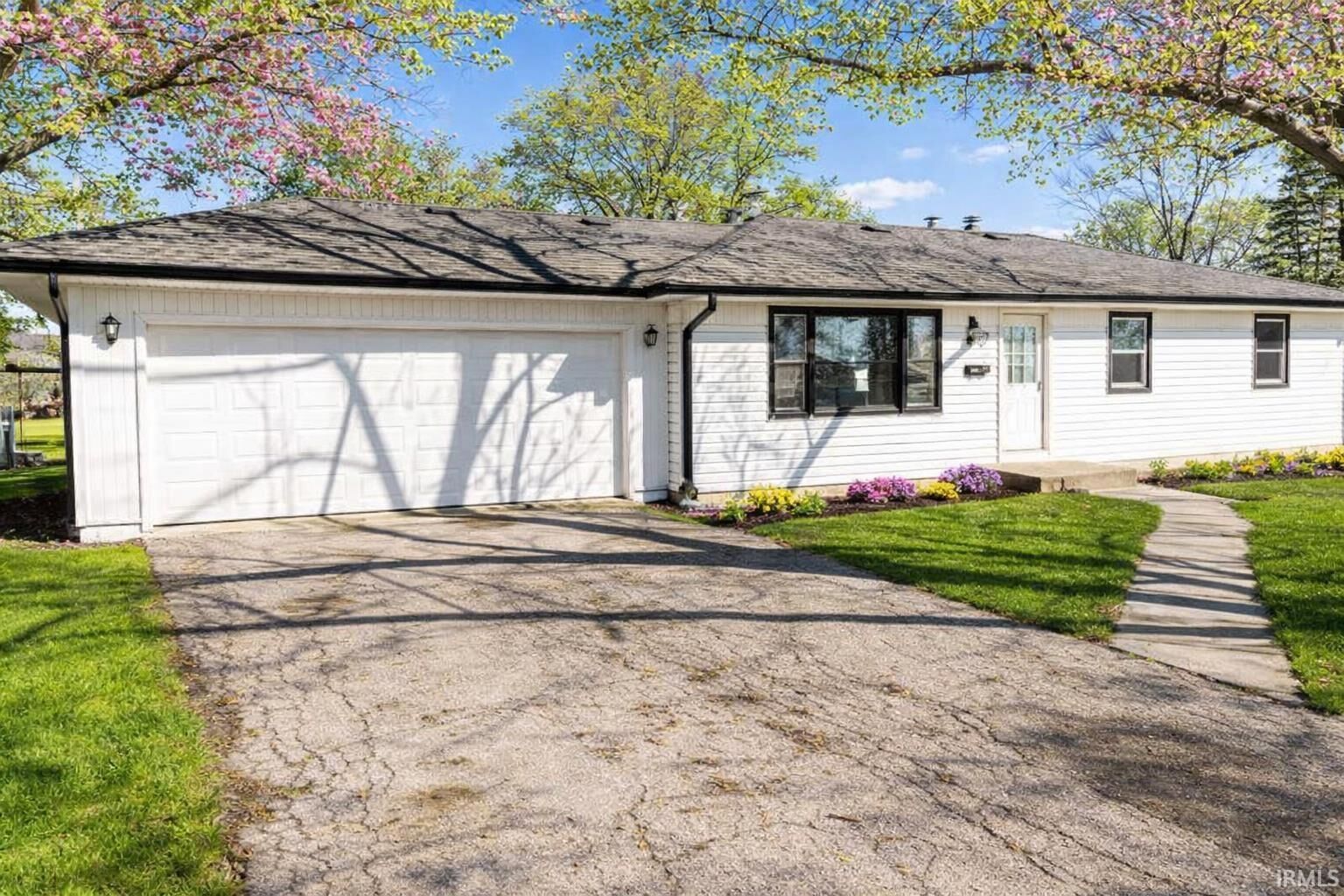 Property Photo: 3509 E Maplegrove Avenue IN 46806