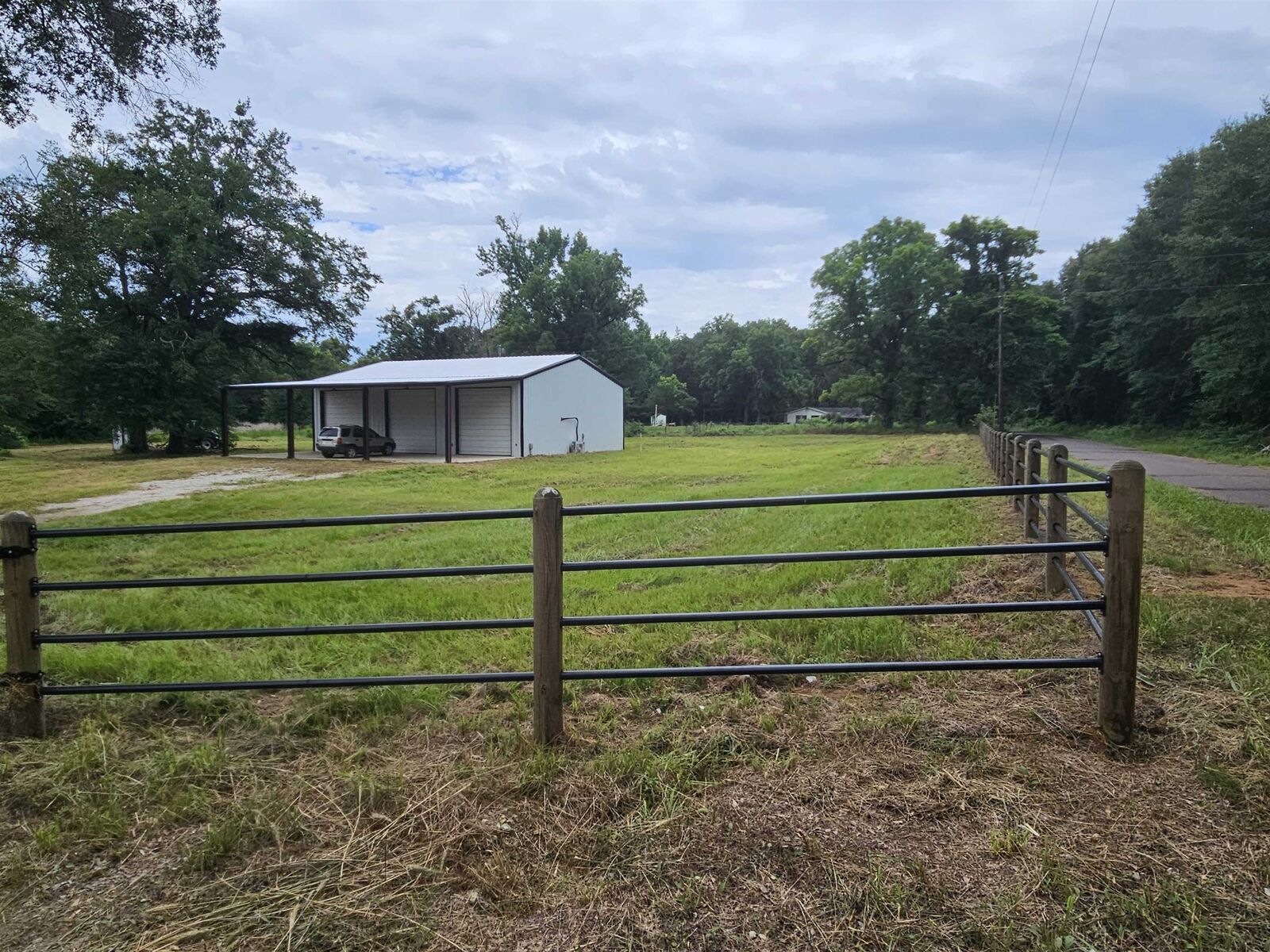 Property Photo:  4644 Giraffe   75644 
