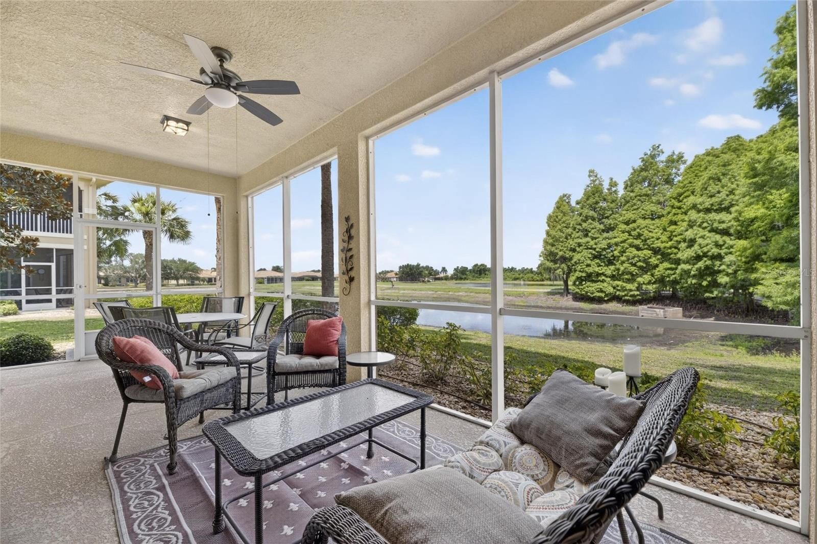 Property Photo:  1423 Emerald Dunes Drive  FL 33573 