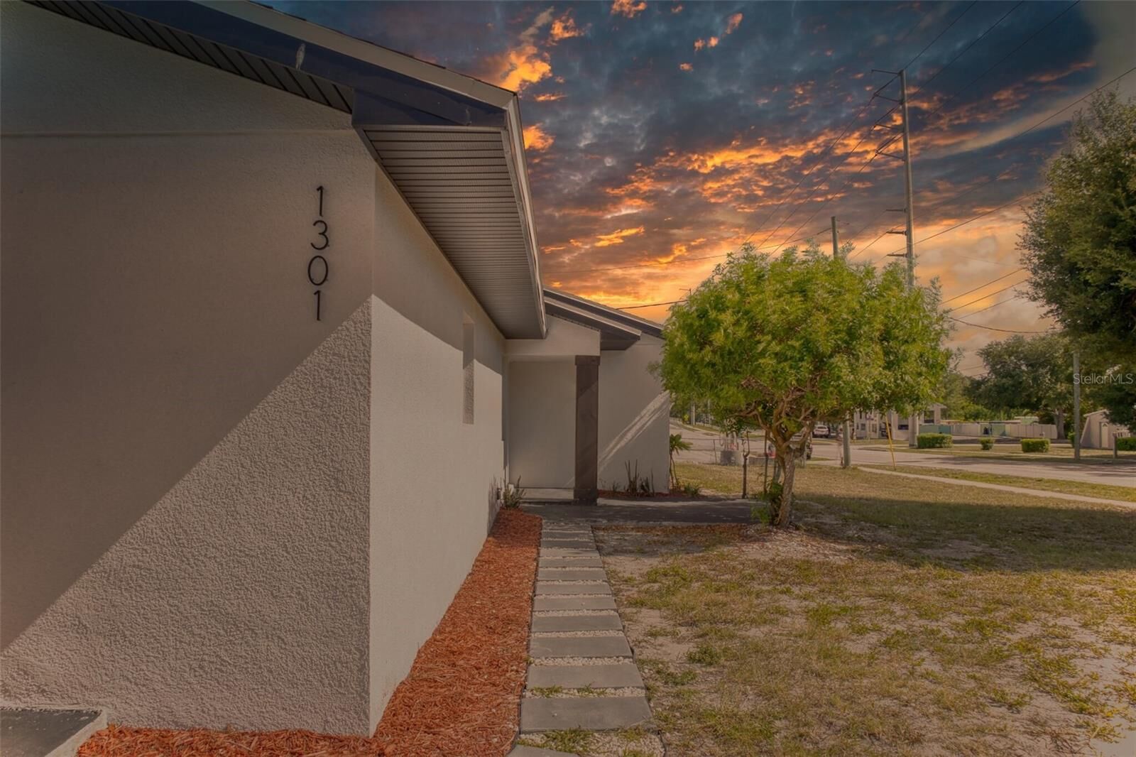 Property Photo: 1301 Woodbine Street FL 33755