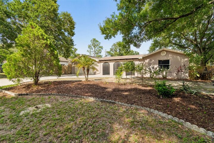 Property Photo: 503 Rollingview Drive FL 33617