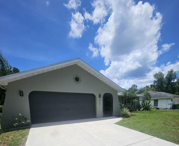 Property Photo: 23123 Glen Avenue FL 33980