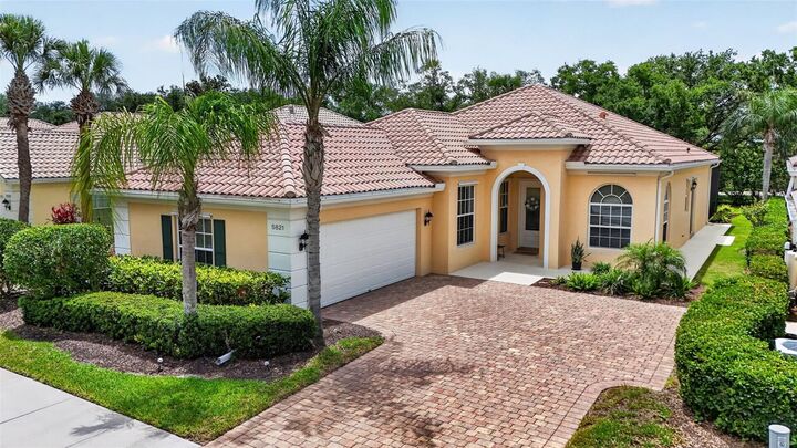 Property Photo: 5821 Ferrara Drive FL 34238